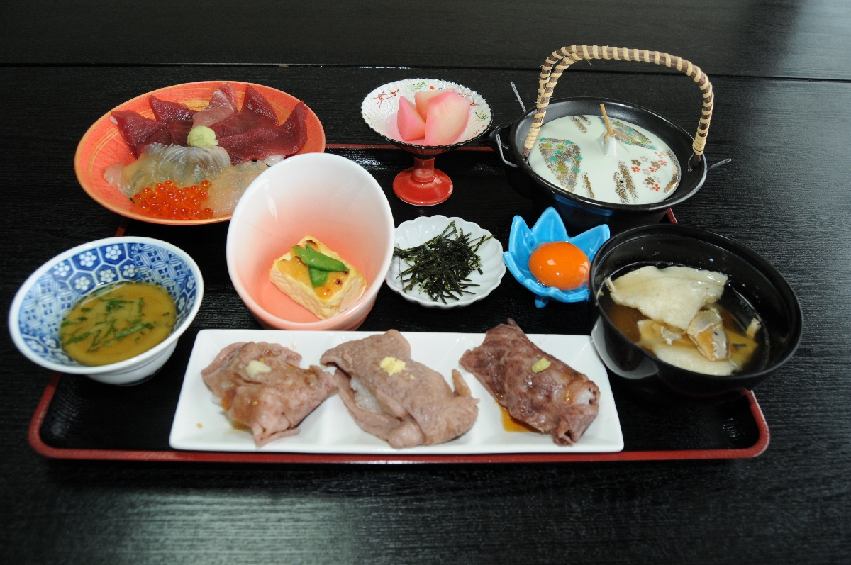 三戸町や割烹白山など4者が共同開発した「至高の昼食」