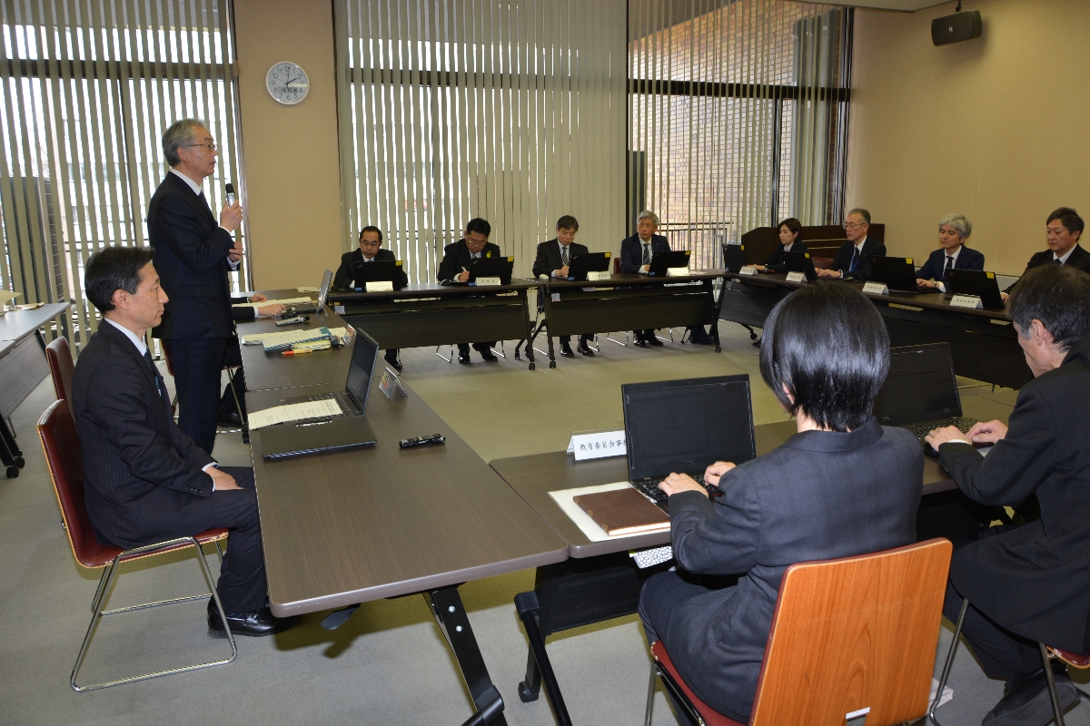 中東情勢の緊迫化を受け、岩手県内の関係団体や企業への影響について情報を共有した庁内連絡会議=15日、盛岡市