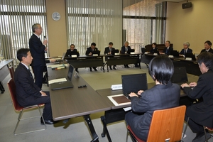 岩手県内の企業・団体、燃料調達などに懸念 県が庁内連絡会議