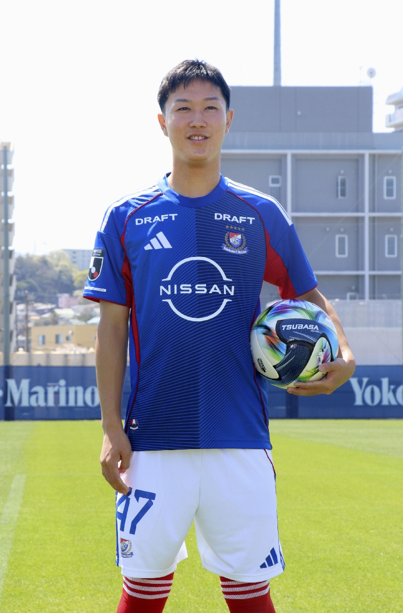 クラブ史上最年少となる16歳で横浜Mとプロ契約を結んだ三井寺真=3日、神奈川県横須賀市