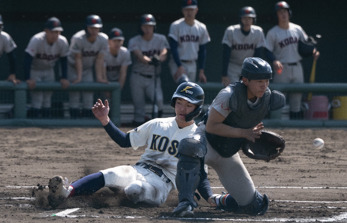 【八戸地区決勝・八学光星-工大一】6回八学光星2死二塁、新谷契夏の右前打で二走菅沼晴斗が生還。3-0とする=八戸東