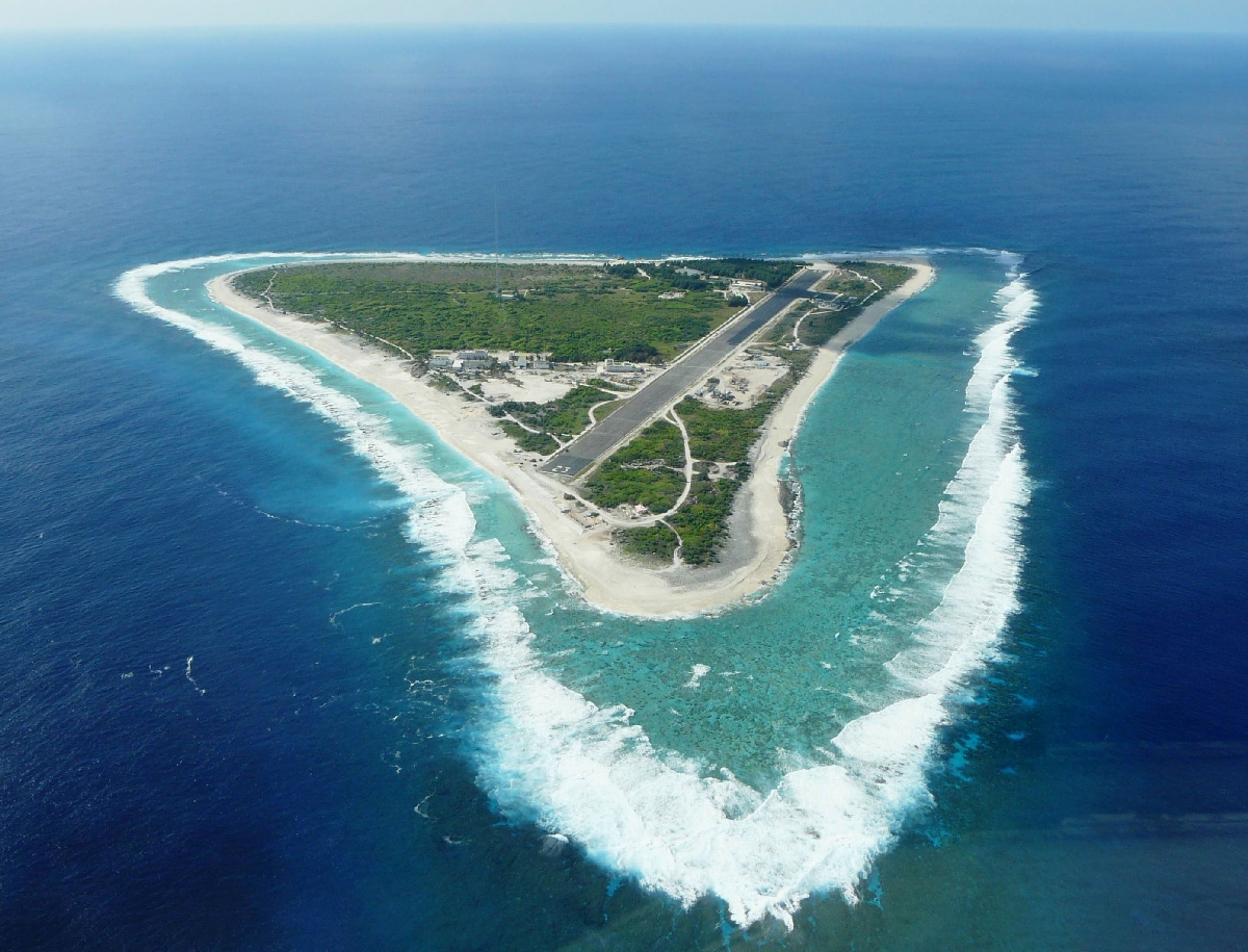 　東京都小笠原村の南鳥島（気象庁提供）