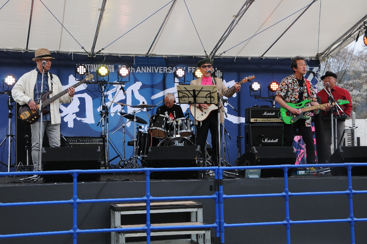 田口友善&ぶっとべRIDERSのステージ