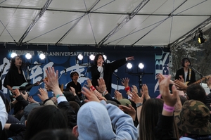 サトマン、10周年に夢実現 九戸城跡無料ライブ盛況 《📸×13》