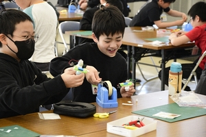 ものづくりで科学への興味高めて 少年少女発明ク開講式/八戸