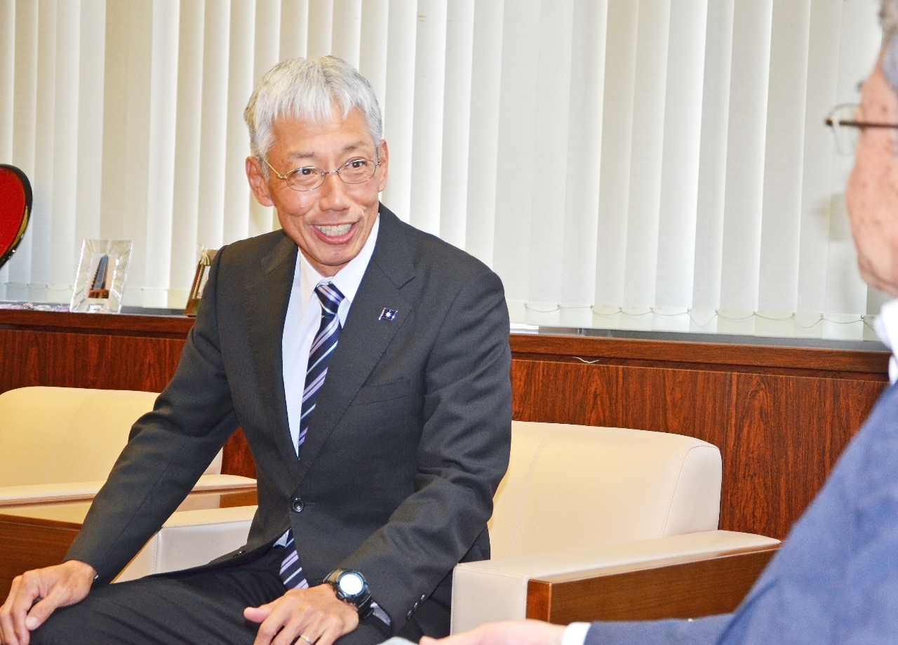 抱負を語る松川勝紀部長=22日、八戸市のデーリー東北新聞社