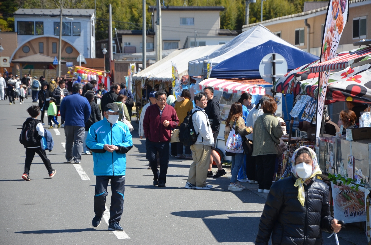多くの来場者でにぎわう会場