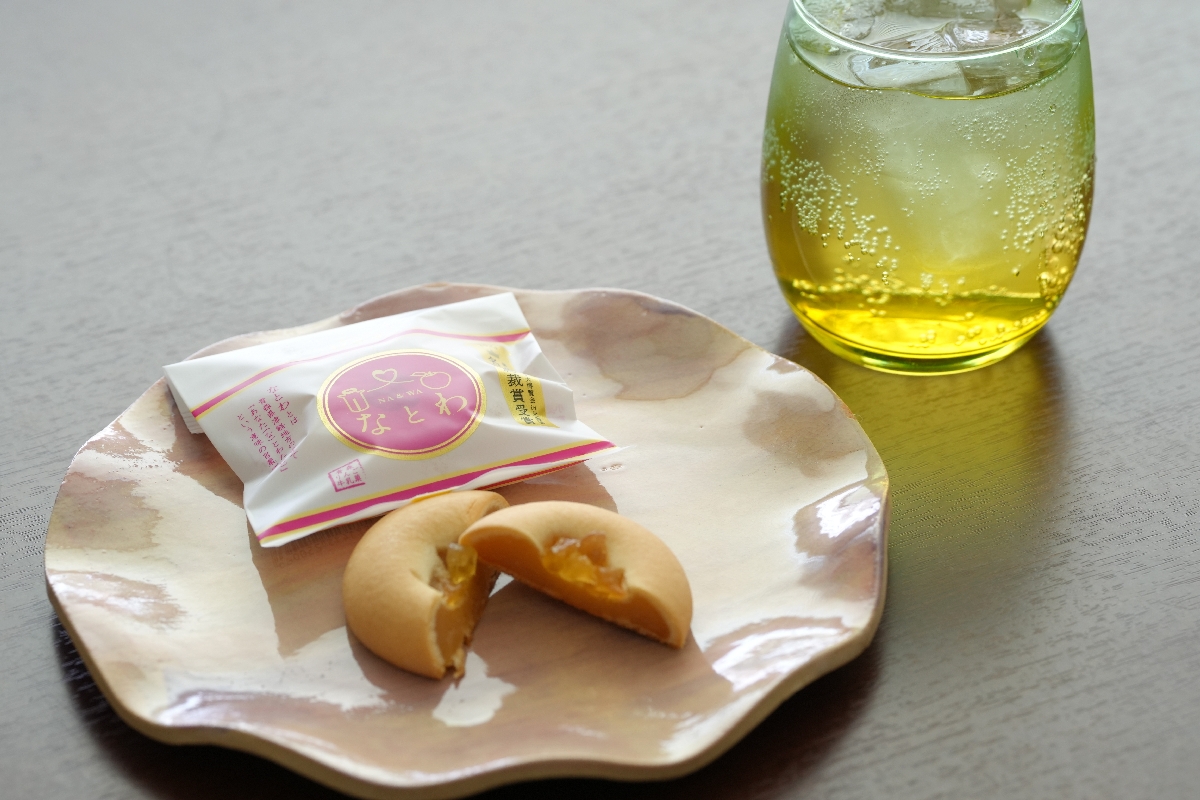 藤井聡太名人が午後のおやつに選んだ「なとわ」。青森県産リンゴと北海道産の牛乳を使ったまんじゅうだ(日本将棋連盟)