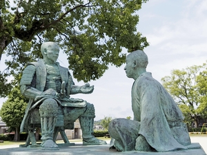 「どうぞう！　見て知って」豊臣秀吉・島津義久（鹿児島県薩摩川内市）兄弟対決に負けて降参　かみをそり頭下げた大名