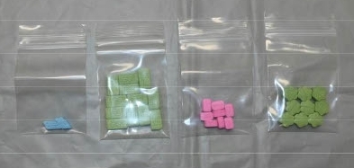 押収された各種錠剤（八戸署提供）