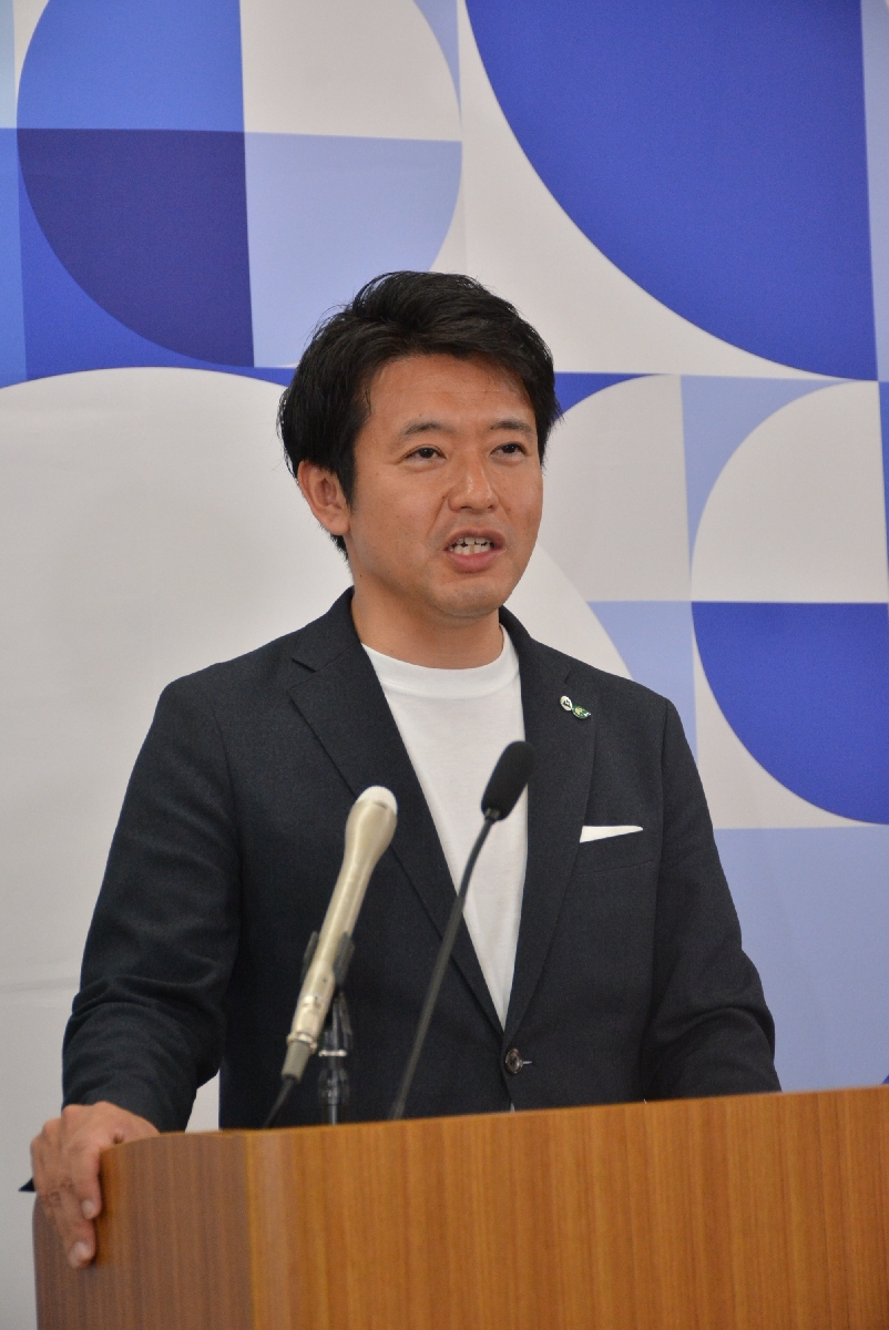 アンテナショップの役割を持つ東京の新拠点について、立地場所を説明する宮下宗一郎知事＝青森県庁