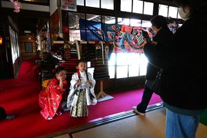 八戸で武者人形展始まる 端午の節句に合わせ 人形やかぶと186点展示