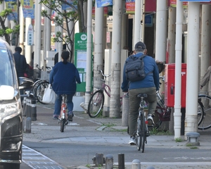 自転車青切符制度導入1カ月 交付1件、指導・警告80件超 青森県内、一時不停止や右側通行多く