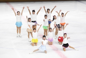 演出や衣装に工夫凝らし　今季集大成の演技披露/八戸フィギュアスケートクラブ発表会