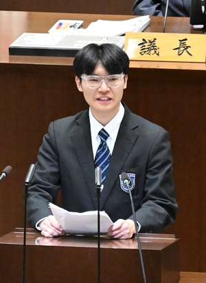 “高校生県議”知事に提言 本物の議場で模擬議会/青森