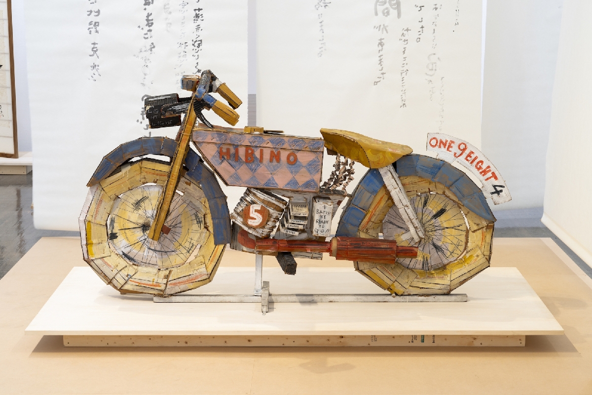 「オートバイ」（八戸市美術館提供）