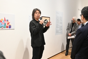 表現の原点に「色」の記憶 「日比野克彦」展、作者に聞く/八戸市美