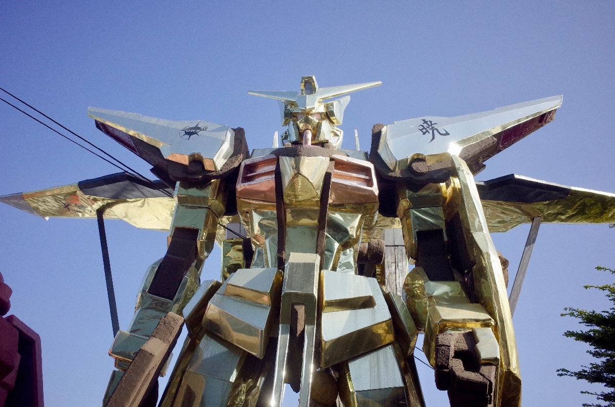〔４〕りりしい表情のアカツキガンダム＝青森県おいらせ町（２０１９年撮影）