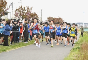男子・八戸二、女子・根城がＶ／市中学駅伝