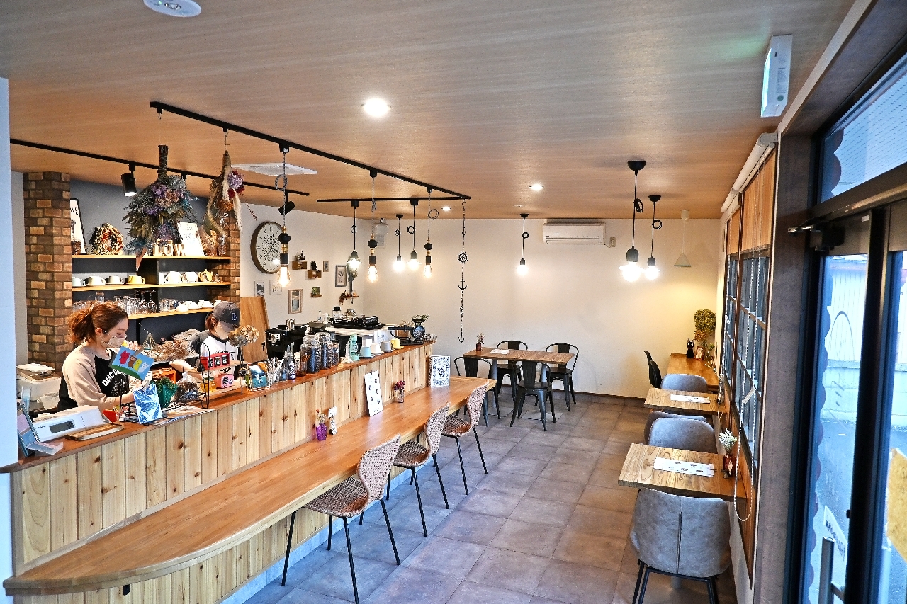 昨年9月にオープンした「Flow cafe」の店内