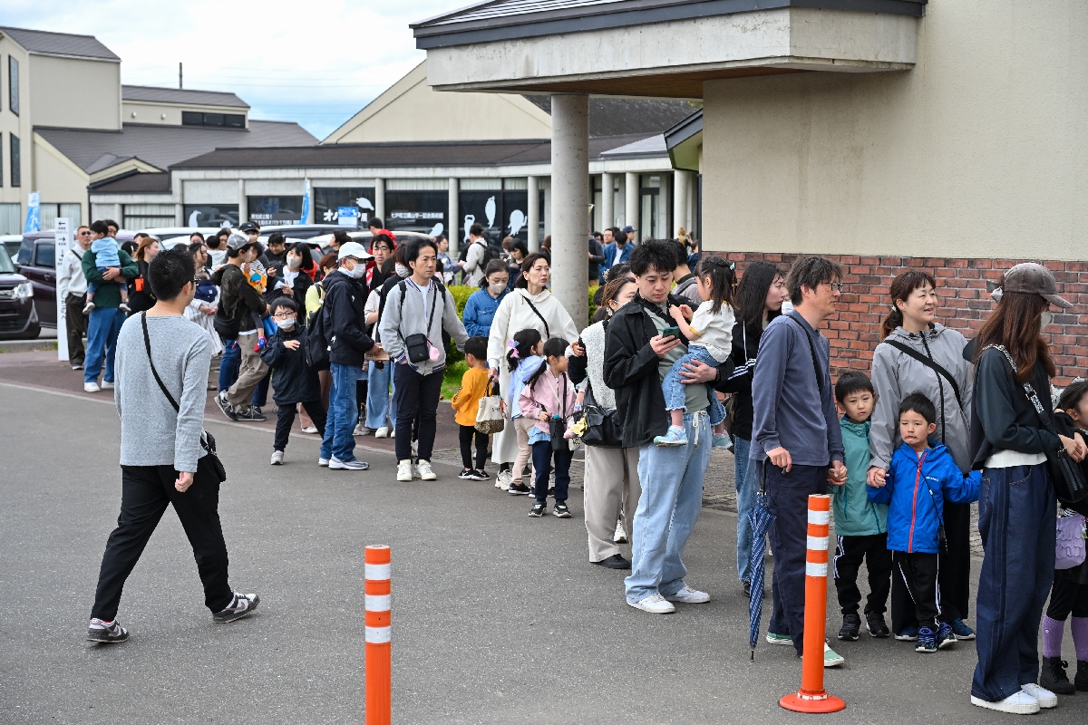 来館者１万人到達　鷹山宇一記念美術館（七戸）の特別展「オバケ？展」