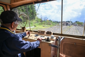 南部縦貫鉄道レールバス体験乗車満喫　全国の鉄道ファン集結/七戸