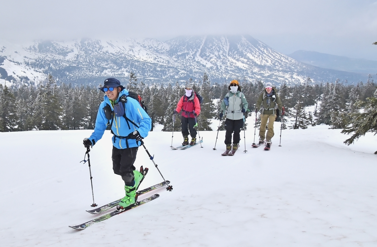 八甲田で山スキー盛ん