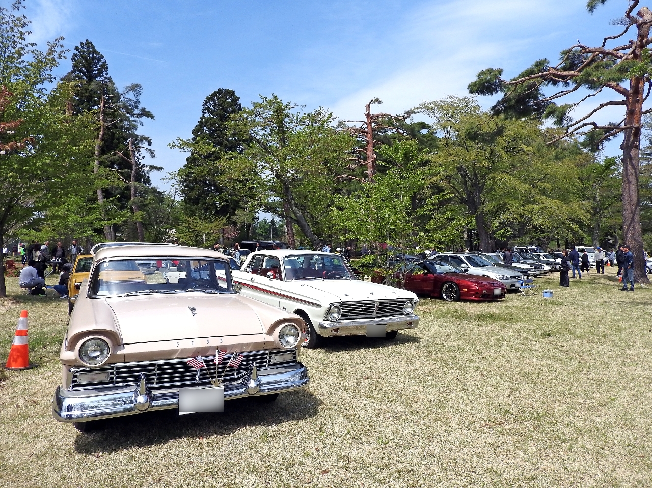 往年の名車が集う会場