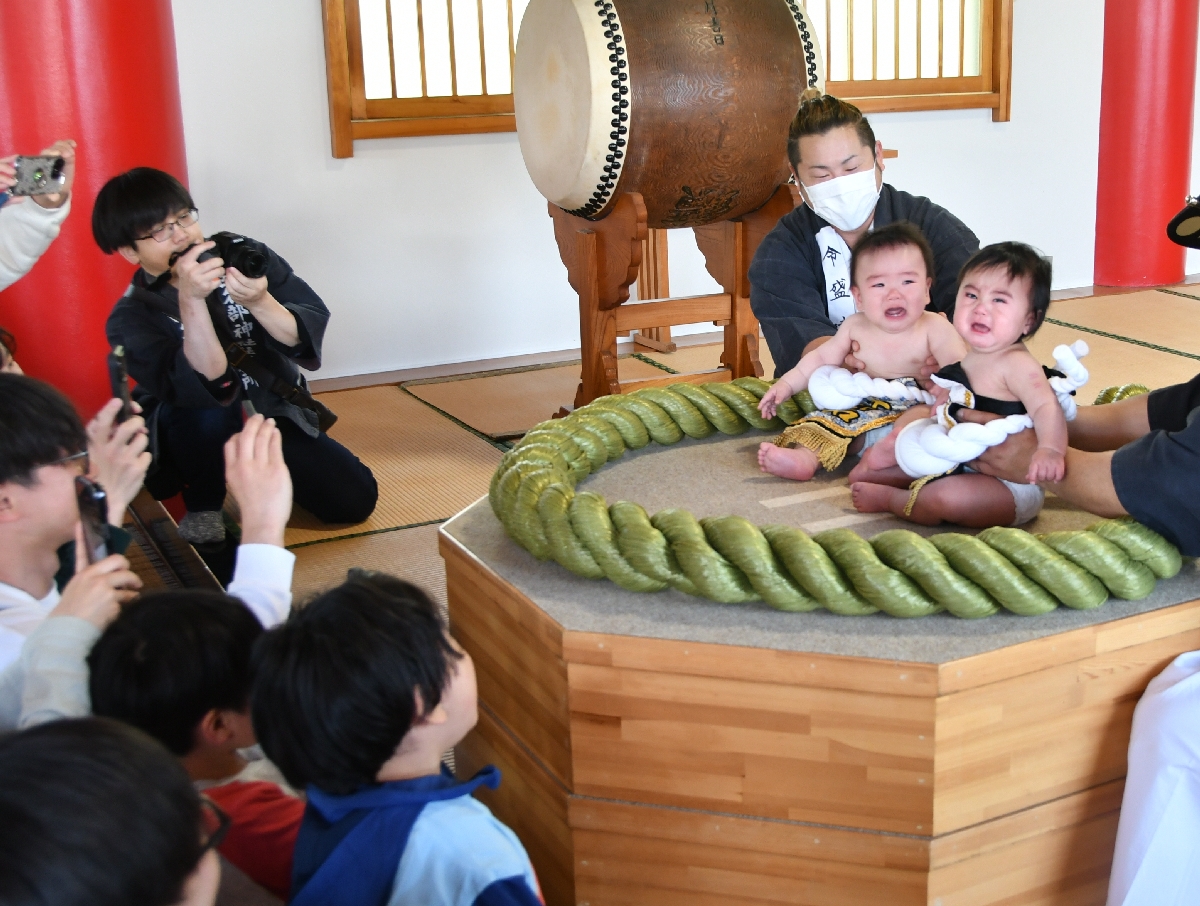 元気いっぱいの泣き声を響かせた子どもたち