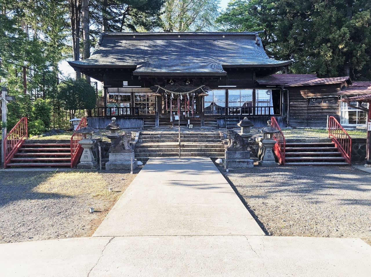 「内丸法霊山まつり」の会場となる龗神社の境内=6日、八戸市