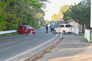 軽乗用車が正面衝突 1人死亡 十和田の国道102号
