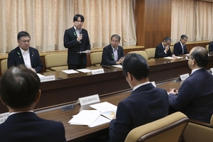 岩手山林火災、復旧へ議論 焼損木の伐採や植栽確認