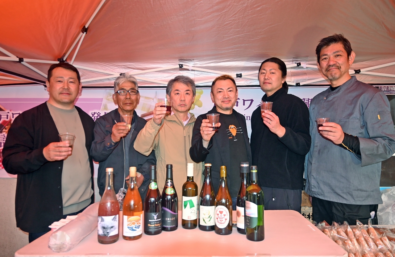 販路拡大へ力合わせ 「八戸ワイン」6事業者が初の合同試飲会