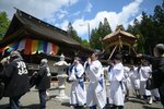 みこし渡御や神楽奉納、参拝客で境内にぎわう 天台寺(二戸)春の例大祭