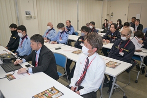 クマへの理解深めて対策 二戸郵便局で講座