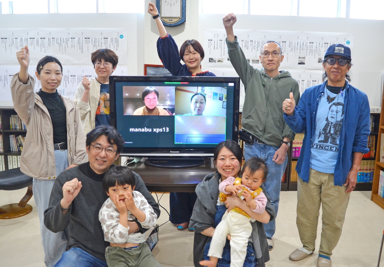 11月に映画祭を計画する白マドの灯とバリューシフトの関係者ら。市民の力で多世代が集う上映会を目指す=10日、八戸市
