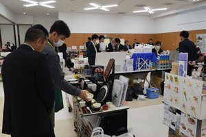 冷蔵庫、厨房用品など最新機器に理解　八戸でフードテックＥＸＰＯ《📸×２》