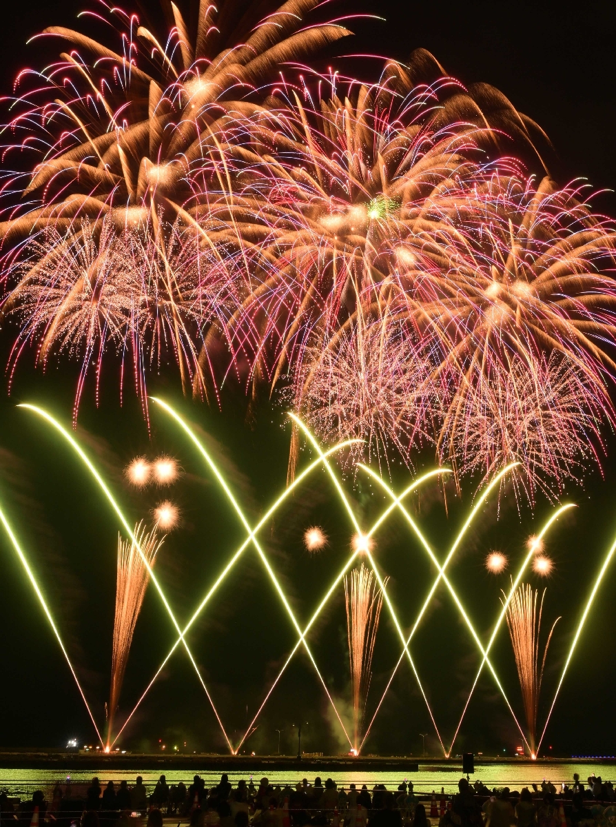 八戸花火大会は８月２２日、初の土曜開催