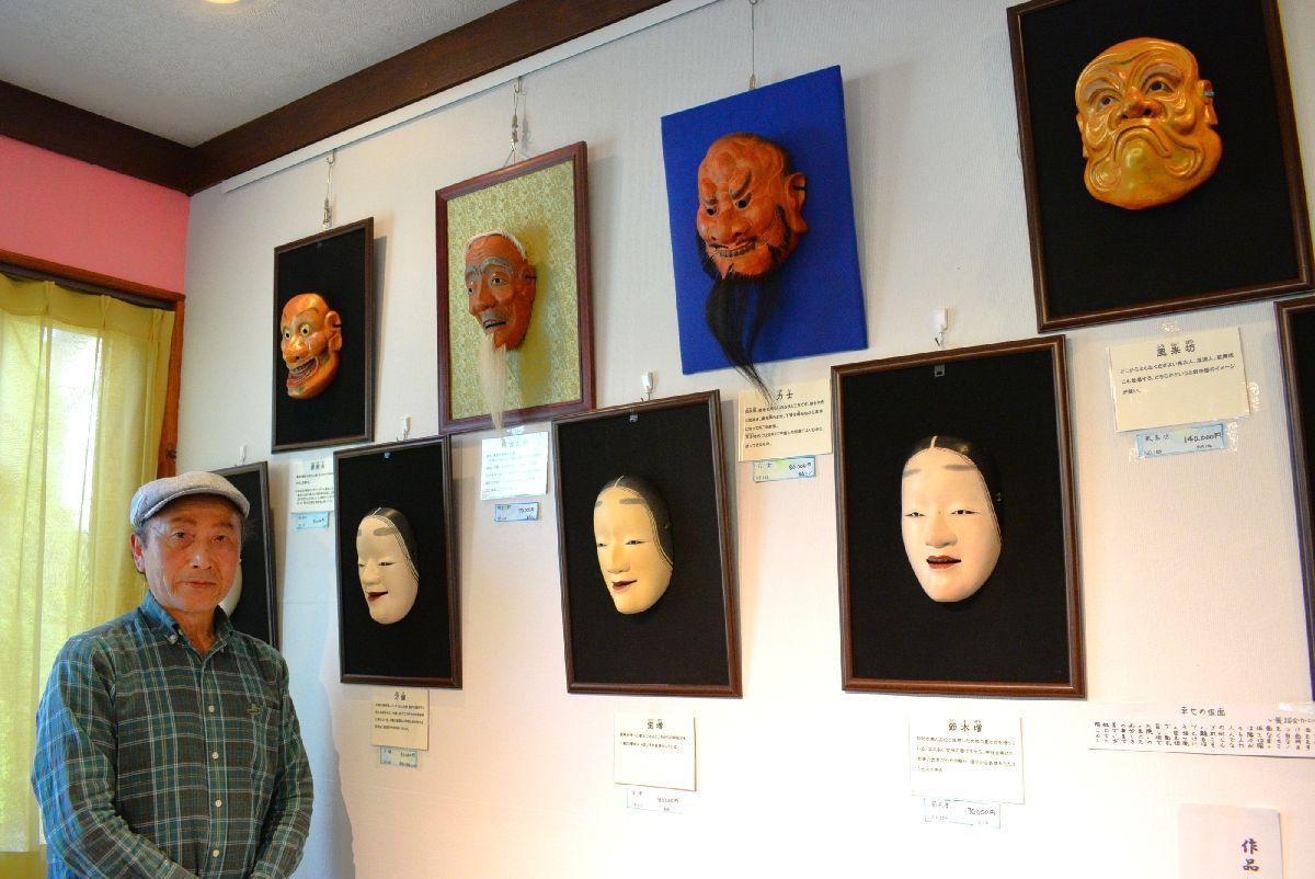 是川定男さんが手がけた作品が並ぶ会場