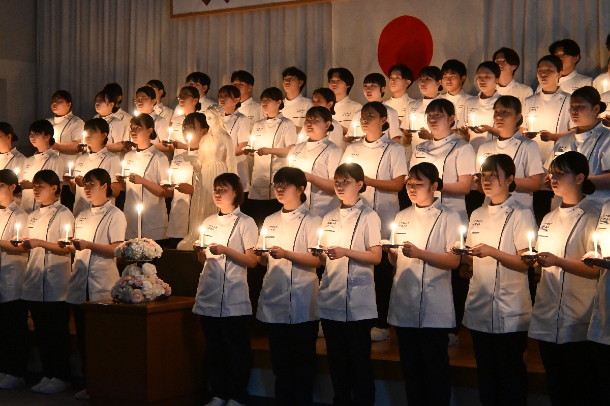 2年生59人、使命感胸に刻む 八戸学院大看護学科が宣誓式