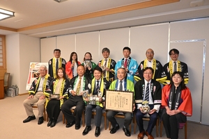 青森県黒にんにく協会が「知財功労賞」　宮下知事に報告、商標分野では県内初
