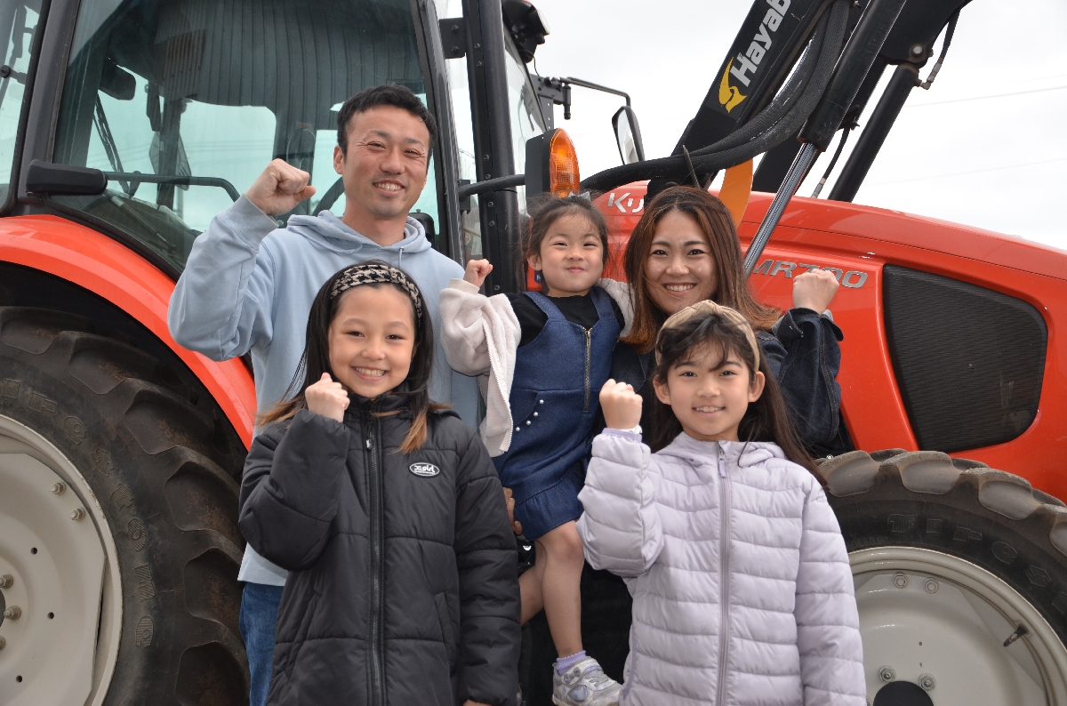 天間陽那さん(前列左)の誘いで初出場する蛯名徳馬さん(後列左)一家