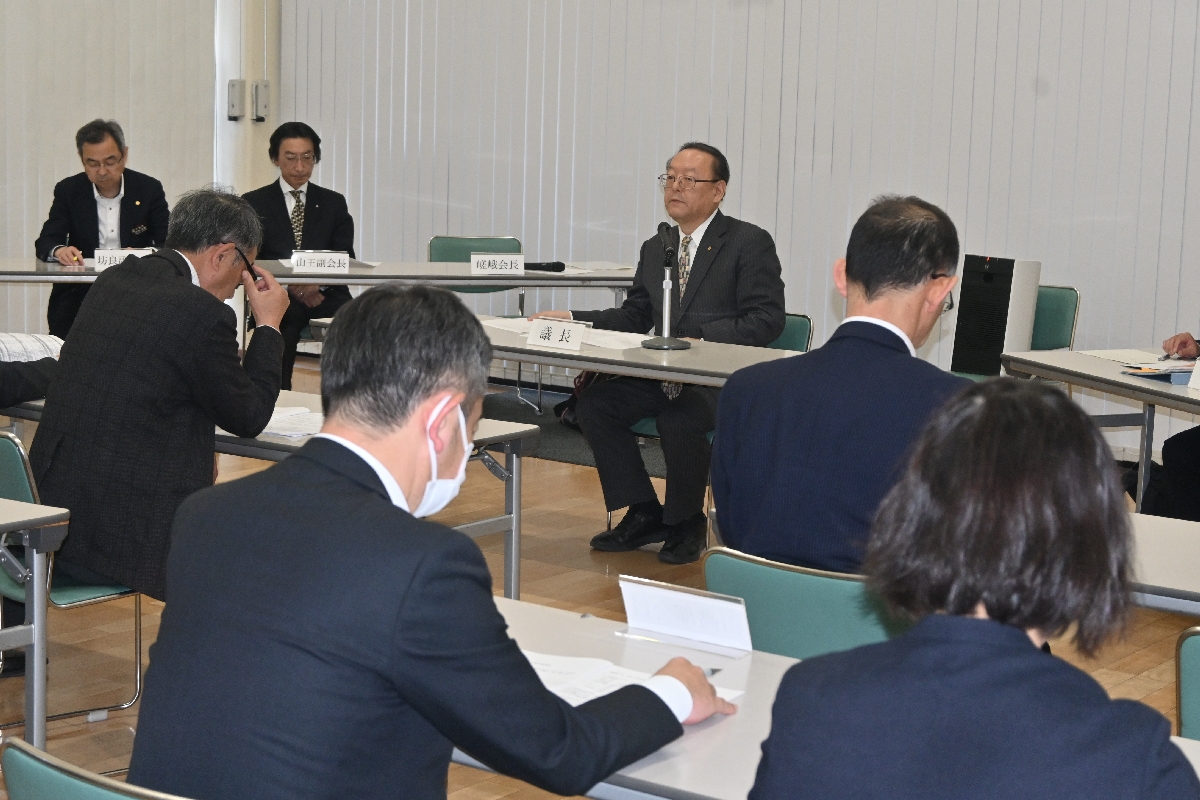今年の祭り日程などを決めた総会＝１５日、久慈市