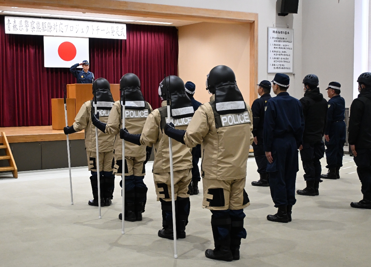 有事の対応へ決意を新たにした熊駆除対応プロジェクトチームの発足式＝１５日、青森市