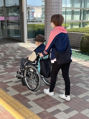 内容も時間も「その人らしく」　首都圏で広がる「介護保険外サービス」とは