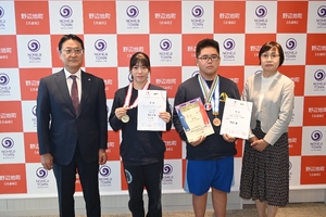 野辺地ジュニアレスリングク2選手好成績 島谷さん「メダルを」荒谷さん「優勝したい」活躍誓う