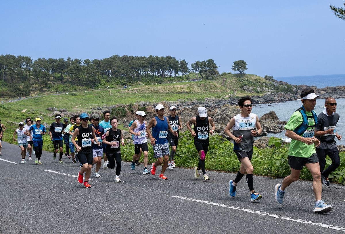 汗キラリ、初夏の潮騒路 ランナー5376人駆ける/八戸うみねこマラソン