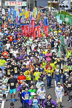 【写真グラフ】さわやか潮騒路、快走の記録/八戸うみねこマラソン