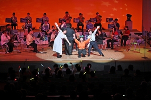 劇交え迫力楽曲披露 三本木高吹奏楽部が定期演奏会