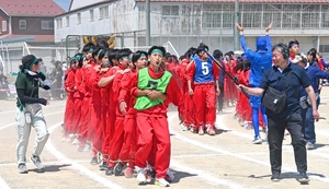 各校の伝統、応援に継承 多彩な種目で若さ爆発/新生・久慈中で初の体育祭